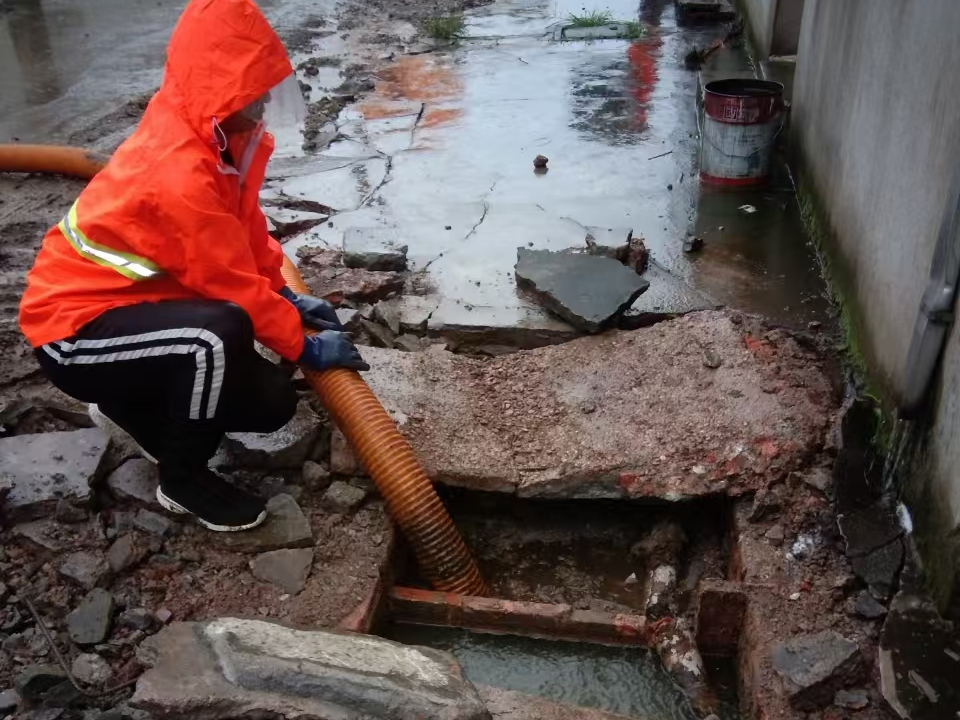 井陉矿区专业清理污水池 炜誉市政以规范流程守护城市 “肠道”