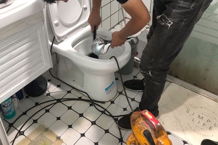 井陉矿区马桶堵塞自己疏通还是找师傅？专业上门服务让你省时更省心